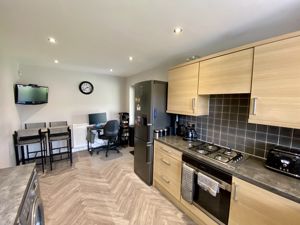 Modern Dining Kitchen- click for photo gallery